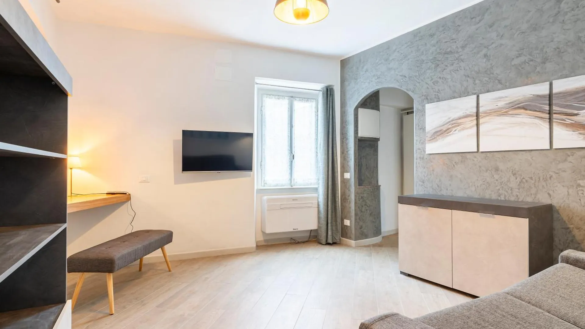 Modern Apartment Near Livorno Station! Italy