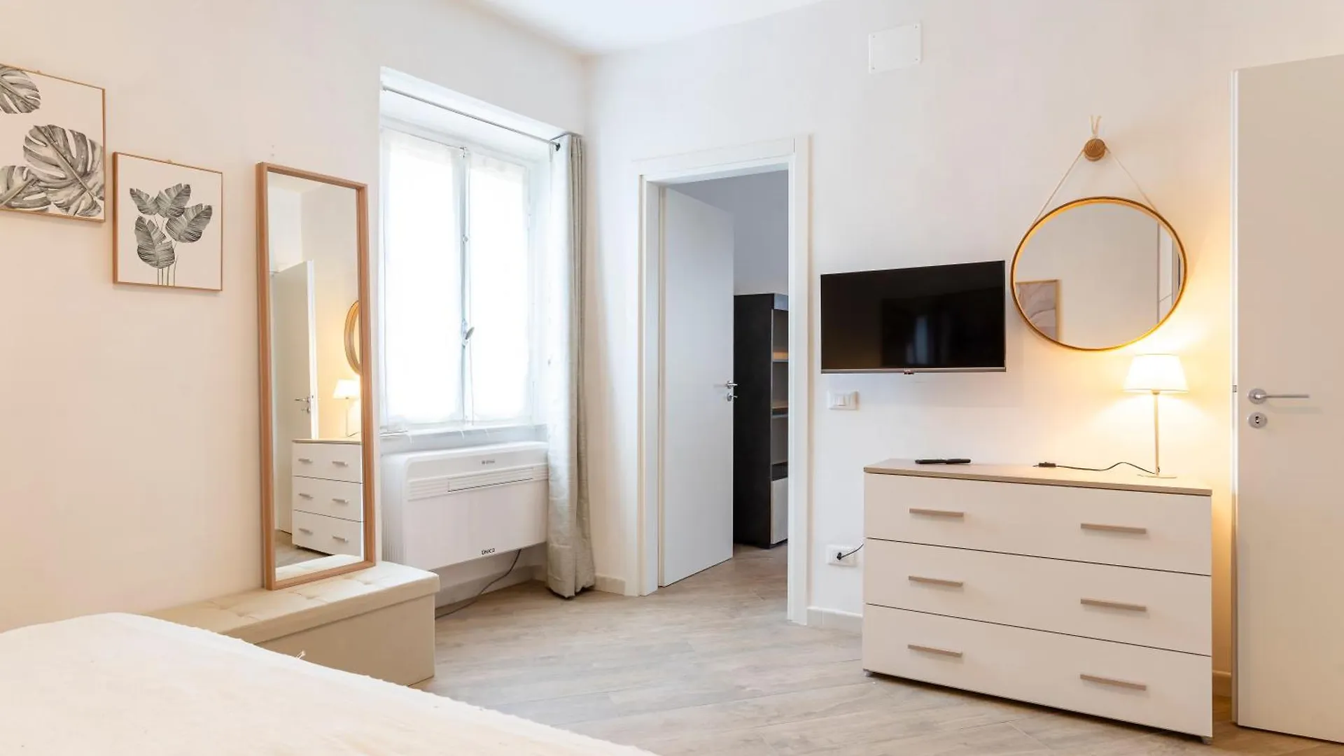 Modern Apartment Near Livorno Station! Italy