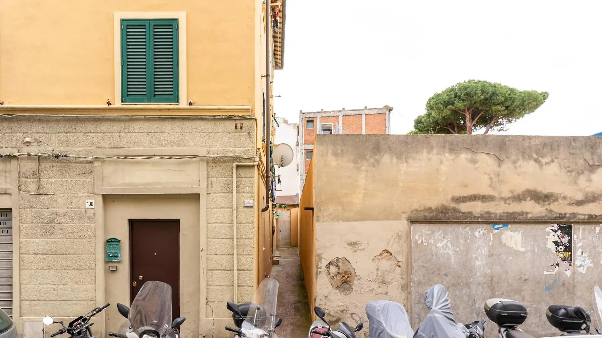 Modern Apartment Near Livorno Station! 0*,  Italy
